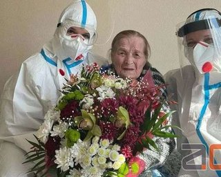 "Впервые попала в больницу": В Черновцах 100-летняя женщина победила COVID-19 (фото)