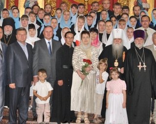 Жена Януковича будет опекаться богословами