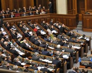 Внеочередное заседание парламента началось с перерыва