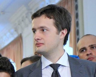 Сын Порошенко лидирует в своем округе