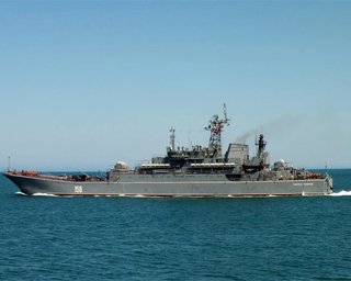 В Крыму затонул БДК "Цезарь Куников": на борту могли находиться до 90 моряков, — ВМС