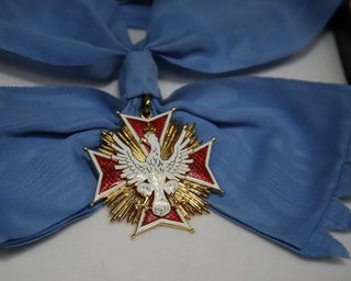Они уже умерли: в Польше объяснили почему не забрали Орден Белого Орла у Муссолини и Екатерины II
