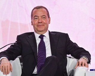 Пройде територією трьох областей України: Медведєв заявив про нову "смугу безпеки"