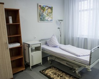 Кортеж из машин скорой помощи и машин сопровождения прибыл в харьковскую больницу. Находится ли там Тимошенко - неизвестно