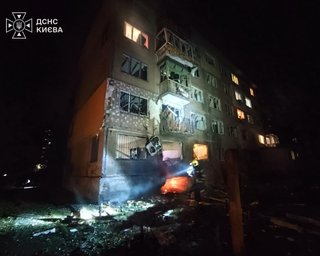 Уночі РФ атакувала Київ і Дніпро: зруйновані будинок і підприємство, є загиблі і поранені (фото, відео)