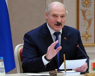 Лукашенко зовет провожающую Саакашвили Грузию назад в СНГ