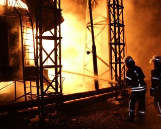 Без світла сотні тисяч споживачів: РФ масовано вдарила по енергооб'єктах України