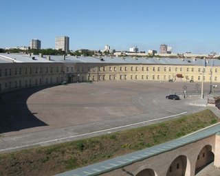 Строители Олимпийского разрушают Киевскую крепость, - СМИ