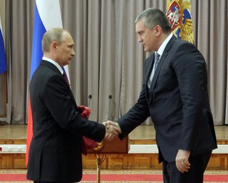 Аксенов призвал установить в России монархию
