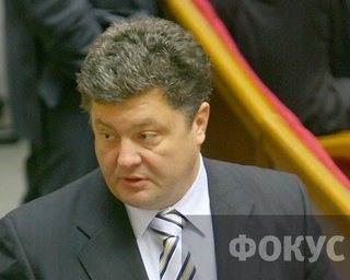 Порошенко: Украина получила гуманитарную помощь на борьбу с гриппом на $3 млн.