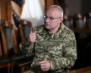 Оборонні замовлення і "кадровий почерк Зеленського". Що стало причиною заміни Хомчака на Залужного