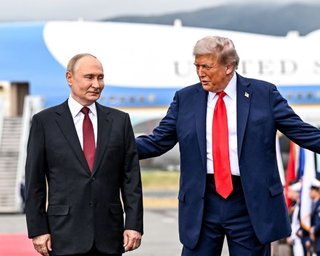 РФ хочет решить все "мирным путем": Путин выступил после саммита на Аляске (видео)