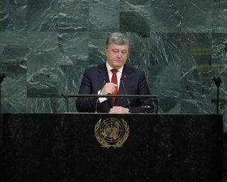 Россия врет в промышленных масштабах, - Порошенко