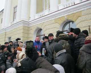 В Хмельницком активисты захватили обладминистрацию