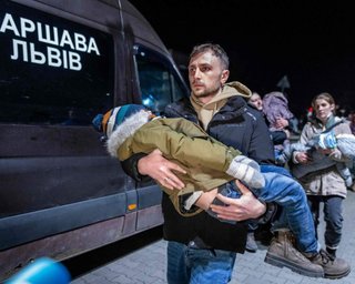 Польша меняет правила предоставления помощи украинским беженцам: что известно