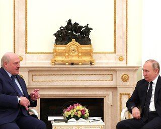 Лукашенко оправдал вторжение РФ и обвинил Украину в подготовке атаки на Беларусь (видео)