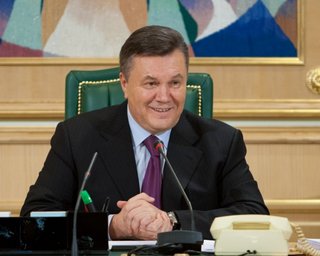 Янукович пообещал избавить людей от произвола чиновников