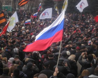 Пророссийские активисты напали на митингующих за единую Украину в Донецке