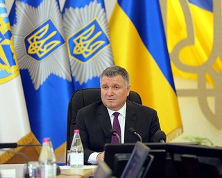 Полиция вне избирательного процесса и работает честно, - Аваков