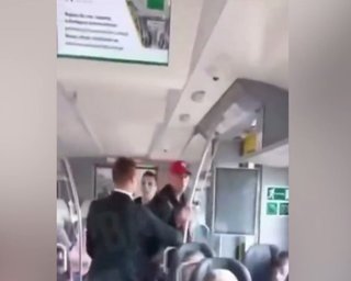 В Польше мужчины напали на 16-летнего украинца в поезде: кричали и выгоняли из вагона (видео)