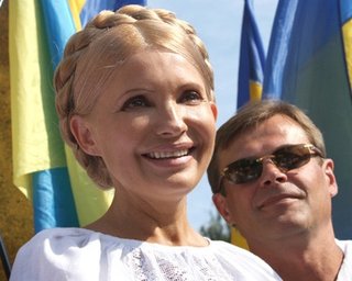 Тимошенко призвала людей выйти против "никчемного тирана"