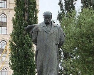 В Москве демонтировали памятник Шевченко для реставрации
