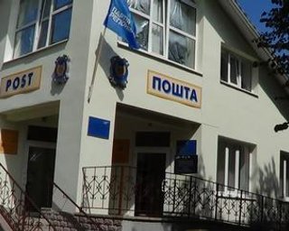 Партия регионов начала вывешивать свои флаги на госучреждениях вопреки закону, – СМИ