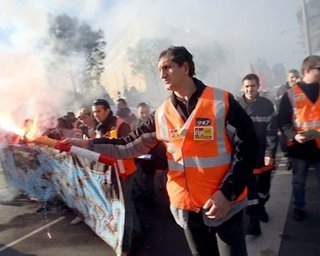 Всеобщая забастовка во Франции: блокированы автобусные парки