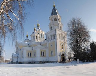 В соборы УПЦ МП пришли силовики с массовыми обысками