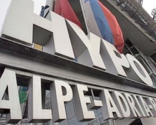 Австрийские власти национализировали банк Hypo Group Alpe Adria