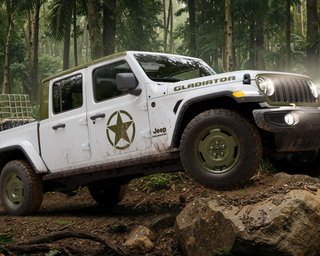 Jeep сделала то, о чем мечтали фанаты бездорожья: Gladiator получил 35-дюймовые шины