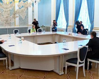 На переговорах в Минске не удалось договориться о "хлебном перемирии" и освобождении заложников