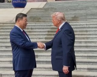 Трамп лично встретил у трапа: СМИ сравнили визит Си Цзиньпина в США с приемом Путина