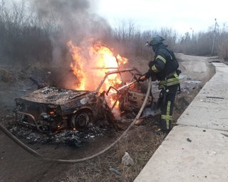 ЗС РФ вдарили по авто працівників Слов'янської ТЕС: Міненерго розповіло про деталі атаки (фото)