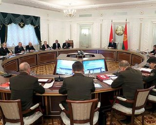 Лукашенко пообещал разобраться с оппозицией на заводах