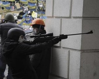 В Киеве снайпер подстрелил случайного прохожего