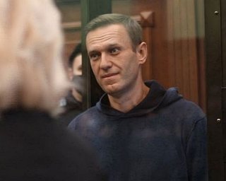Навального посадили: суд в Москве вынес приговор оппозиционеру