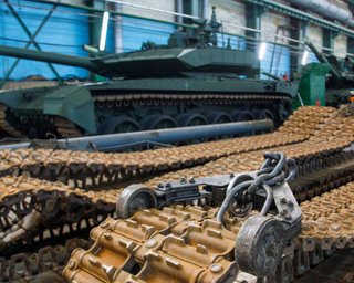 Россия может готовиться к войне с НАТО: базы хранения наполняют новыми танками (фото)