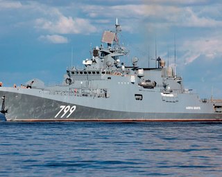 Правительство РФ хочет возить туристов в оккупированный Крым на военных кораблях, — росСМИ