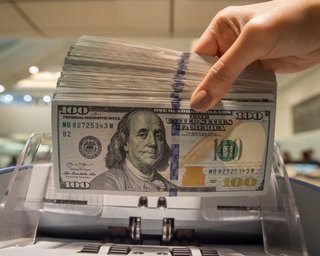 В США предлагают раздавать американцам по $2 тыс. каждый месяц до конца эпидемии COVID-19
