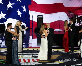 Инаугурационный бал Трампа: в чем пришли дочери, невестка и внучка президента США (фото)
