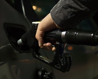 Чому пальне в Польщі дешевше, ніж в Україні: експерт пояснив головну причину