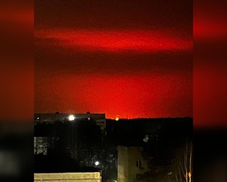 Другу ніч поспіль: Ленінградську область РФ масовано атакують дрони (відео)