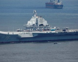 Китай развернул ударную группу авианосца "Шаньдун" в западной части Тихого океана