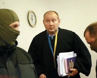 Чаус на суде заявил, что четыре месяца сидел в подвале с маской на лице