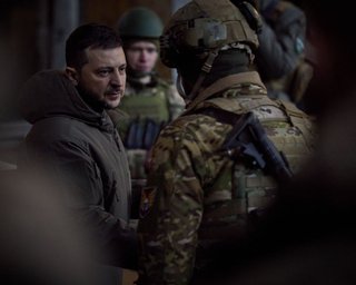 Байден запросив Зеленського на переговори, бо війна переходить у нову фазу, — Кірбі