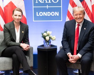 "Очень жесткий разговор": Трамп угрожал и требовал у премьера Дании продать Гренландию