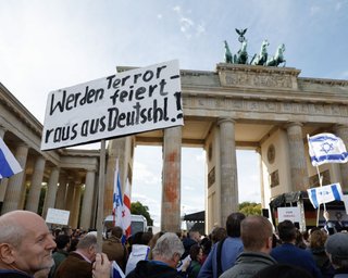 Поджоги мечетей и синагог: может ли война в Израиле перекинуться на Европу