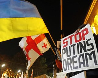 "Це повага до України": Зеленський подякував за українські стяги на протестах в Грузії (відео)