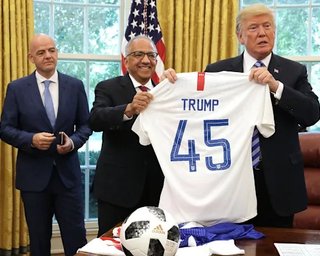Инфантино встретится с чиновниками администрации Трампа: пытается удержать должность, — СМИ